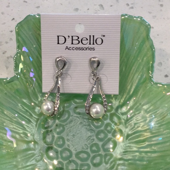 🌴NWT Too Awesome Crystal / Silver Earrings Wardrobe Must Have Fun To Wear 🌴 - Picture 3 of 9